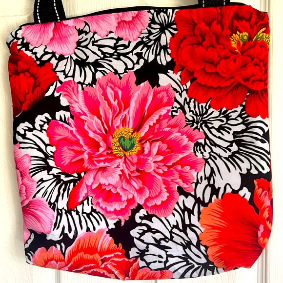 Canvas Tote Colorful Peony Lined Two Inner Pockets Zipper Closure NWOT - Picture 3 of 10
